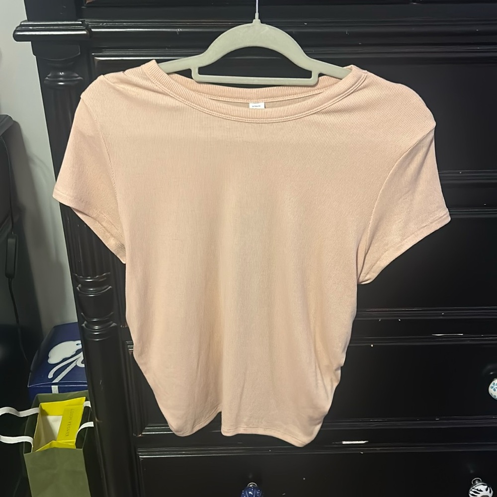 Peach open back old navy t-shirt